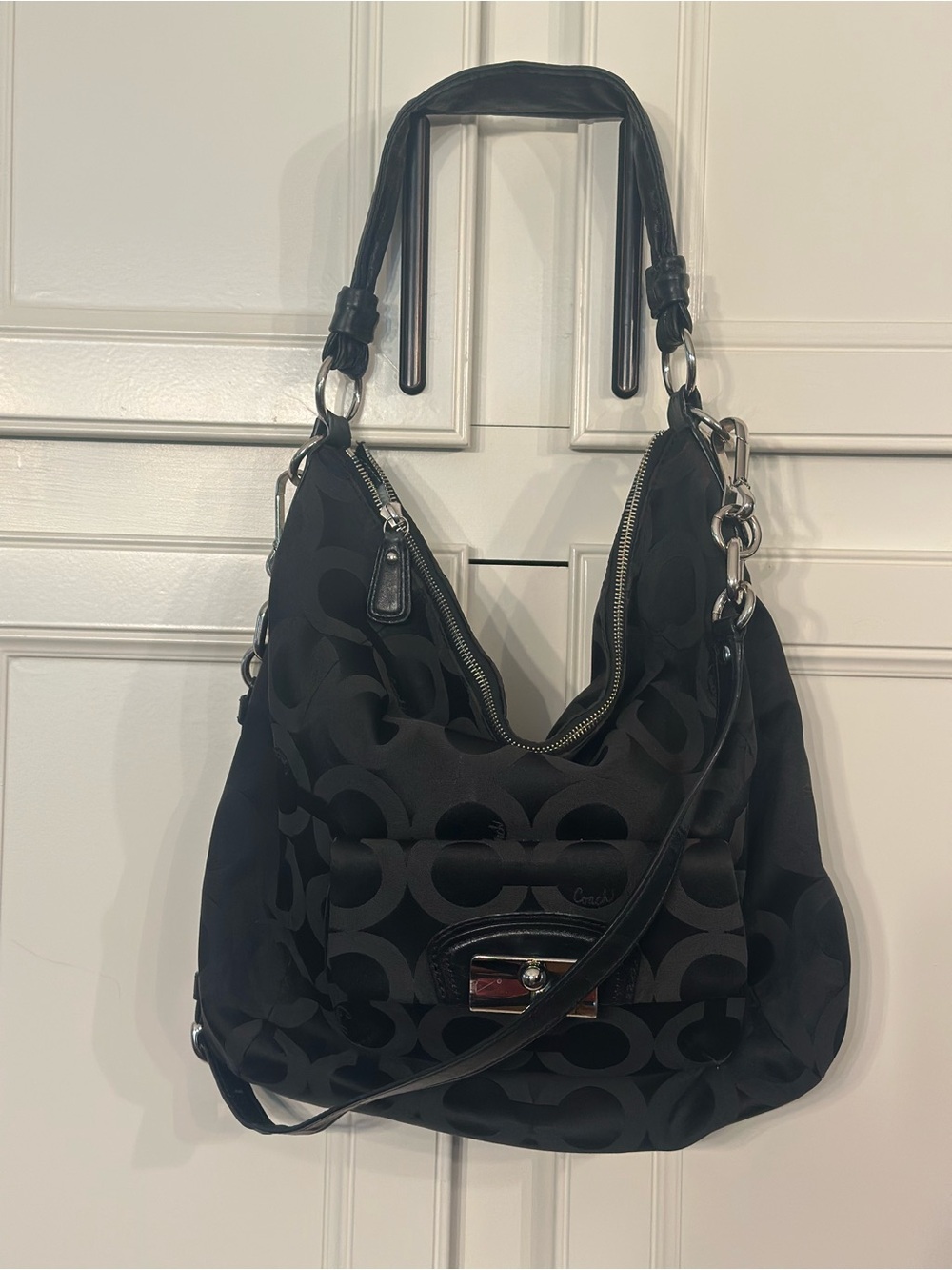 Black Coach Signature Tote Handbag - Stylish Everyday Shoulder Bag